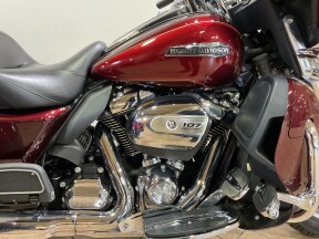 2017 Harley-Davidson® Tri Glide® Ultra Two-Tone Mysterious Red Sunglo/Velocity Red Sunglo FLHTCUTG thumb 3