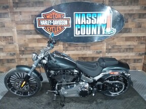 2026 Harley-Davidson® Breakout® Iron Horse Metallic Chrome Trim thumb 2