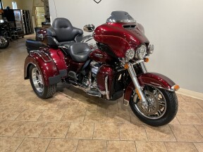 2017 Harley-Davidson® Tri Glide® Ultra Two-Tone Mysterious Red Sunglo/Velocity Red Sunglo FLHTCUTG thumb 2