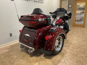 2017 Harley-Davidson® Tri Glide® Ultra Two-Tone Mysterious Red Sunglo/Velocity Red Sunglo FLHTCUTG thumb 1