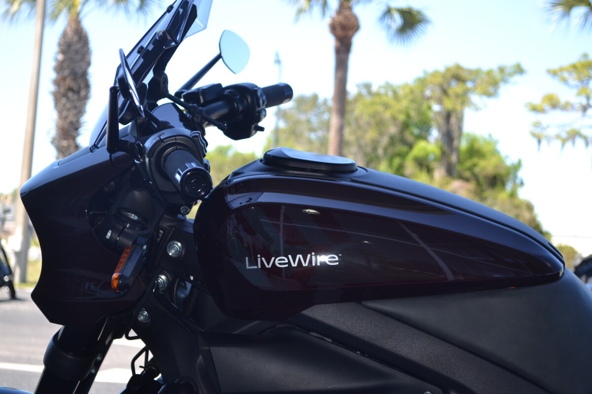 2022 LiveWire™ LiveWire™ ONE® Nebula Red, photo 18