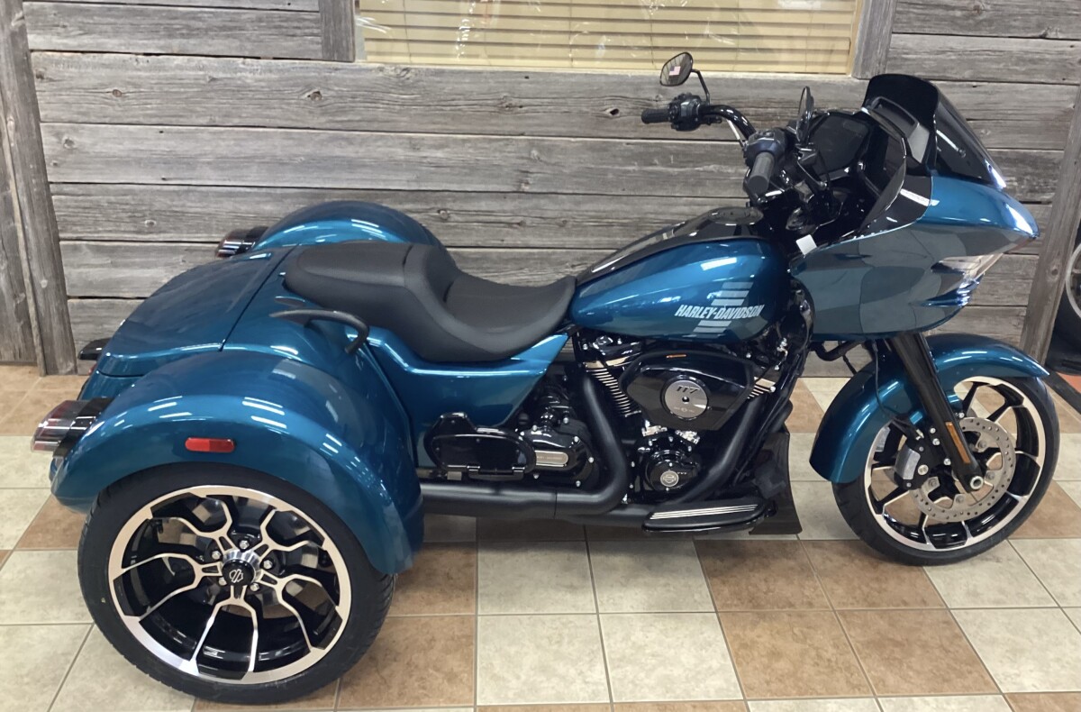 2026 Harley-Davidson® Road Glide 3 Teal Thunder