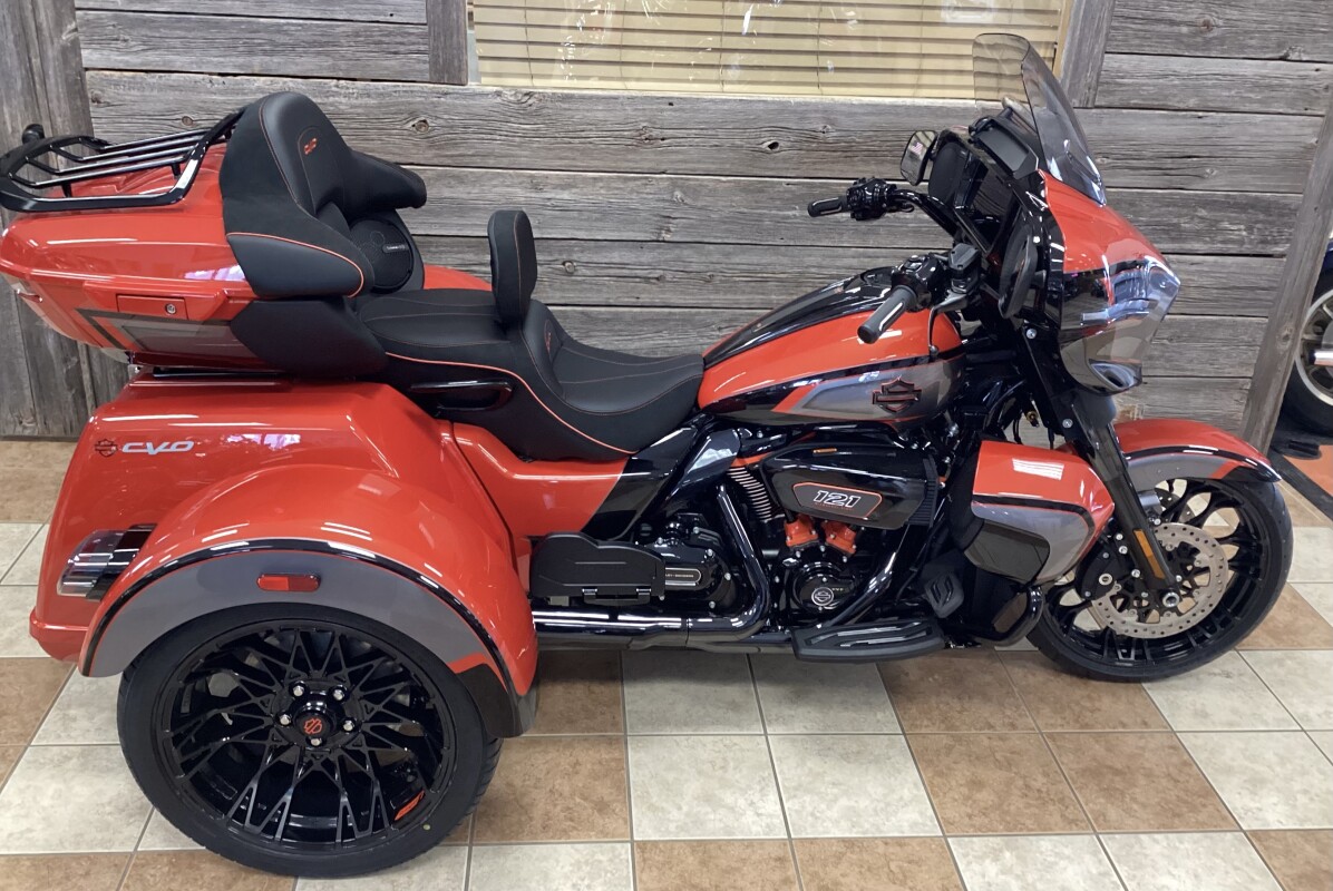 2026 Harley-Davidson® CVO Street Glide 3 Limited Citrus Heat CVO Tri-Tone