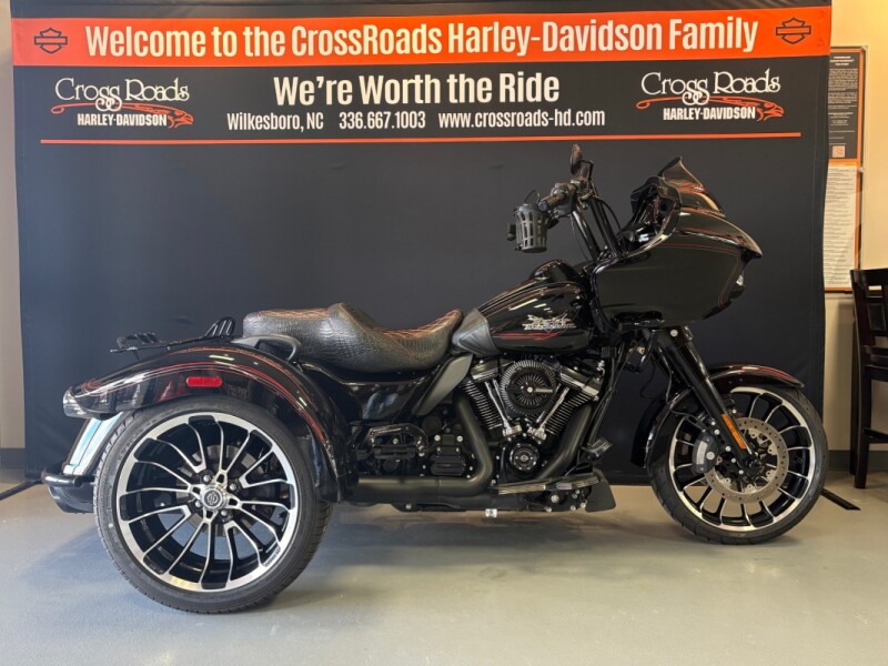 2023 Road Glide 3 Vivid Black