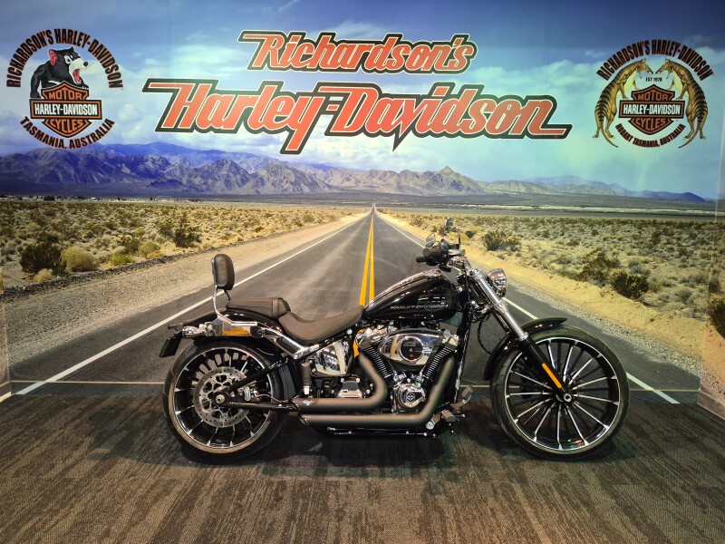 2026 Harley-Davidson® Breakout DEMO® Vivid Black Chrome Trim