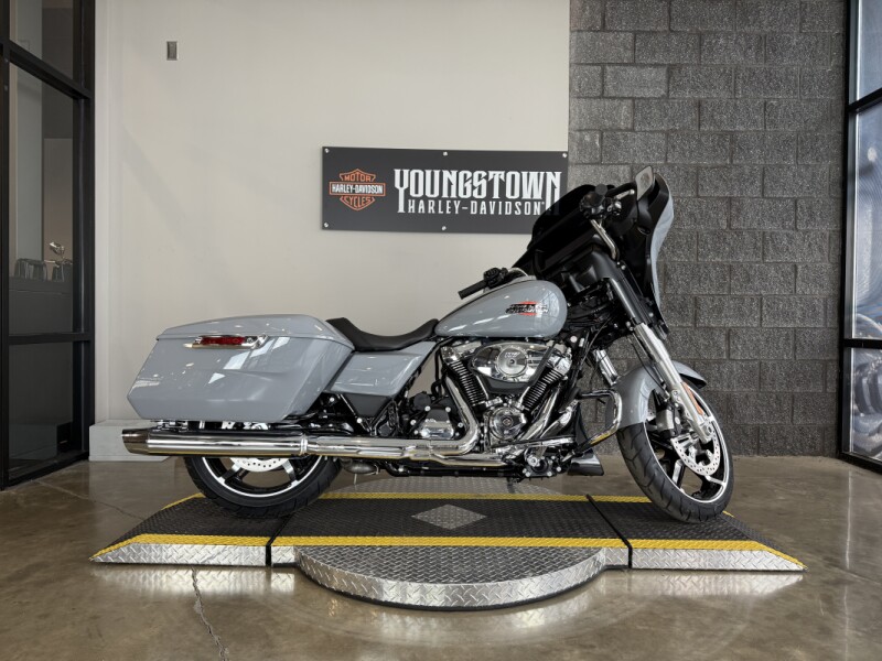 2026 Harley-Davidson® Street Glide® FLHX - Solo Trim