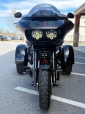 2023 Road Glide 3 Vivid Black thumb 3