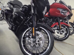 2026 Harley-Davidson® Street Glide Limited Vivid Black thumb 3