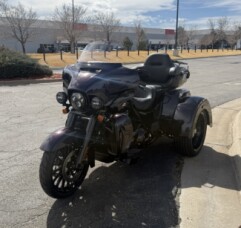 2025 Tri Glide™ Ultra FLHTCUTG thumb 0