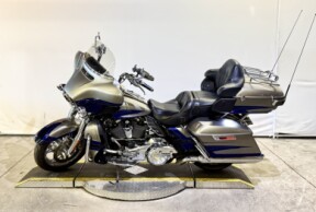 2017 CVO™ Limited FLHTKSE thumb 0