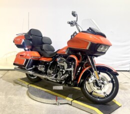 2022 CVO™ Road Glide™ Limited FLTRKSE thumb 2