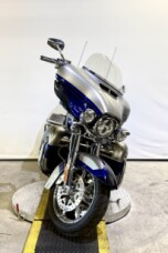 2017 CVO™ Limited FLHTKSE thumb 2