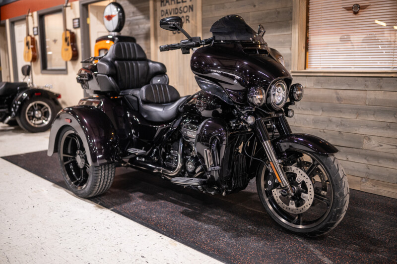 2021 CVO™ Tri Glide® (FLHTCUTGSE)