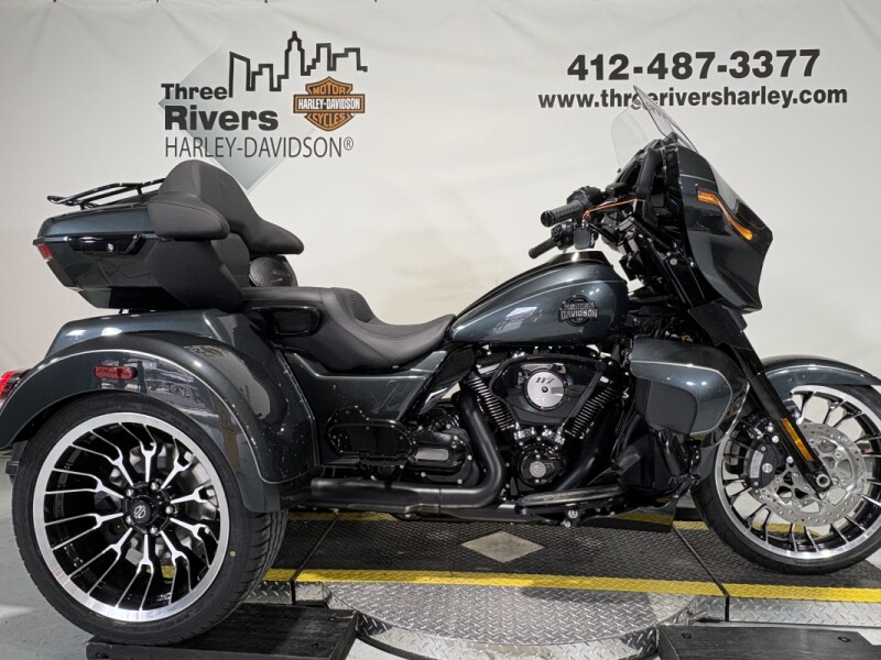 2026 Harley-Davidson® Street Glide 3 Limited Iron Horse Metallic Black Trim