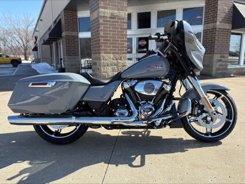 2026 Harley-Davidson® Street Glide® Dark Billiard Gray Chrome Trim