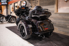 2021 CVO™ Tri Glide® (FLHTCUTGSE) thumb 0