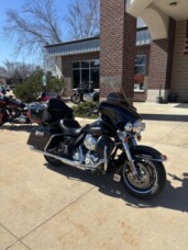 Harley-Davidson® Electra Glide® Ultra Limited 2011 FLHTK Vivid Black thumb 3