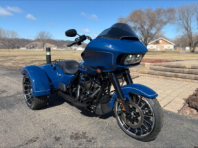 2023 Harley-Davidson® Road Glide® 3 Bright Billiard Blue thumb 3