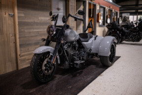 2025 Freewheeler® (FLRT) thumb 2
