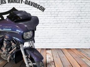 2026 Harley-Davidson® Street Glide™ Purple Abyss Chrome Trim thumb 2