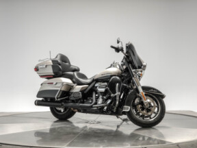 2018 Harley-Davidson FLHTK Ultra Limited in Silver Fortune and Black Tempest with 8,166 miles thumb 0