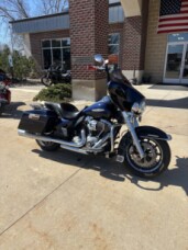 Harley-Davidson® Electra Glide® Ultra Limited 2012 FLHTK Big Blue Pearl/Vivid Black thumb 3