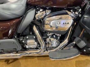 2022 Harley-Davidson® Ultra Limited FLHTK 607266 Midnight Crimson/Vivid Black thumb 2