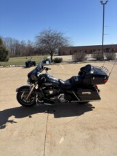 Harley-Davidson® Electra Glide® Ultra Limited 2011 FLHTK Vivid Black thumb 0