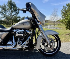 2018 Harley-Davidson® Street Glide® FLHX thumb 1