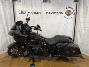 2026 Harley-Davidson® Road Glide® FLTRX 0034631817 Vivid Black thumb 0