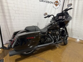 2026 Harley-Davidson® Road Glide® FLTRX 0034631817 Vivid Black thumb 3
