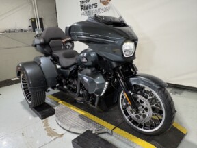 2026 Harley-Davidson® Street Glide 3 Limited Iron Horse Metallic Black Trim thumb 2