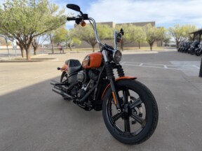2024 Harley-Davidson® Street Bob® 114 Baja Orange thumb 2