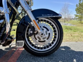 2012 Harley-Davidson® Road King® FLHR thumb 0