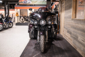 2021 CVO™ Tri Glide® (FLHTCUTGSE) thumb 3