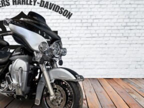 2012 Harley-Davidson® Electra Glide® Ultra Limited thumb 2