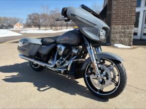2026 Harley-Davidson® Street Glide® Dark Billiard Gray Chrome Trim thumb 3