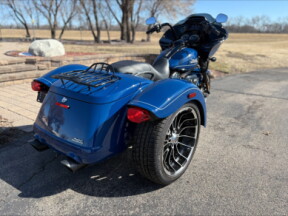 2023 Harley-Davidson® Road Glide® 3 Bright Billiard Blue thumb 1