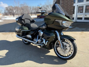 2026 Harley-Davidson® Road Glide Limited Olive Steel Metallic / Vivid Black Chrome Trim thumb 3