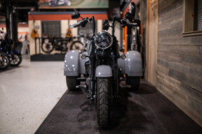 2025 Freewheeler® (FLRT) thumb 3