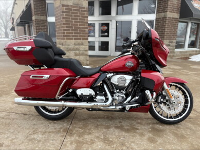 2026 Harley-Davidson® Street Glide Limited Brilliant Red Chrome Trim