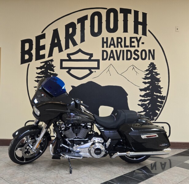 2026 Harley-Davidson® Street Glide® Enthusiast Collection Midnight Ember Chrome Trim