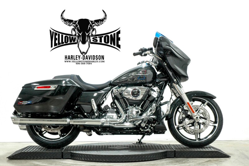 2026 Harley-Davidson® Street Glide® Midnight Ember Chrome Trim