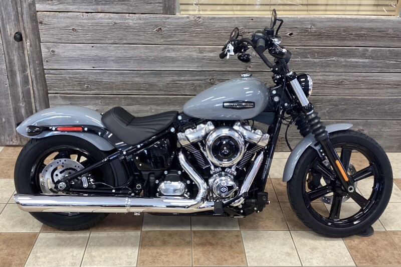 2026 Harley-Davidson® Street Bob® Dark Billiard Gray Chrome Cast Wheels