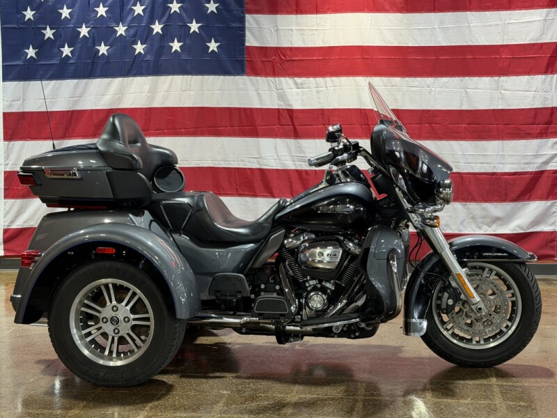 Harley-Davidson® Tri Glide® Ultra 2021 FLHTCUTG GAUNT GRY MET/VIV BK W/12 D