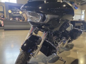 2026 Harley-Davidson® Road Glide® Vivid Black thumb 3