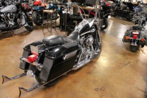 2003 Harley-Davidson® Road King® Classic VIVID BLACK thumb 3