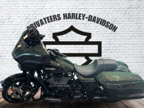 2026 Harley-Davidson® Street Glide™ Olive Steel Metallic / Vivid Black Black Trim thumb 3