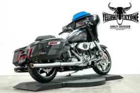 2026 Harley-Davidson® Street Glide® Midnight Ember Chrome Trim thumb 3