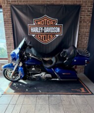 2015 Harley-Davidson® Electra Glide® Ultra Classic™ Superior Blue thumb 0